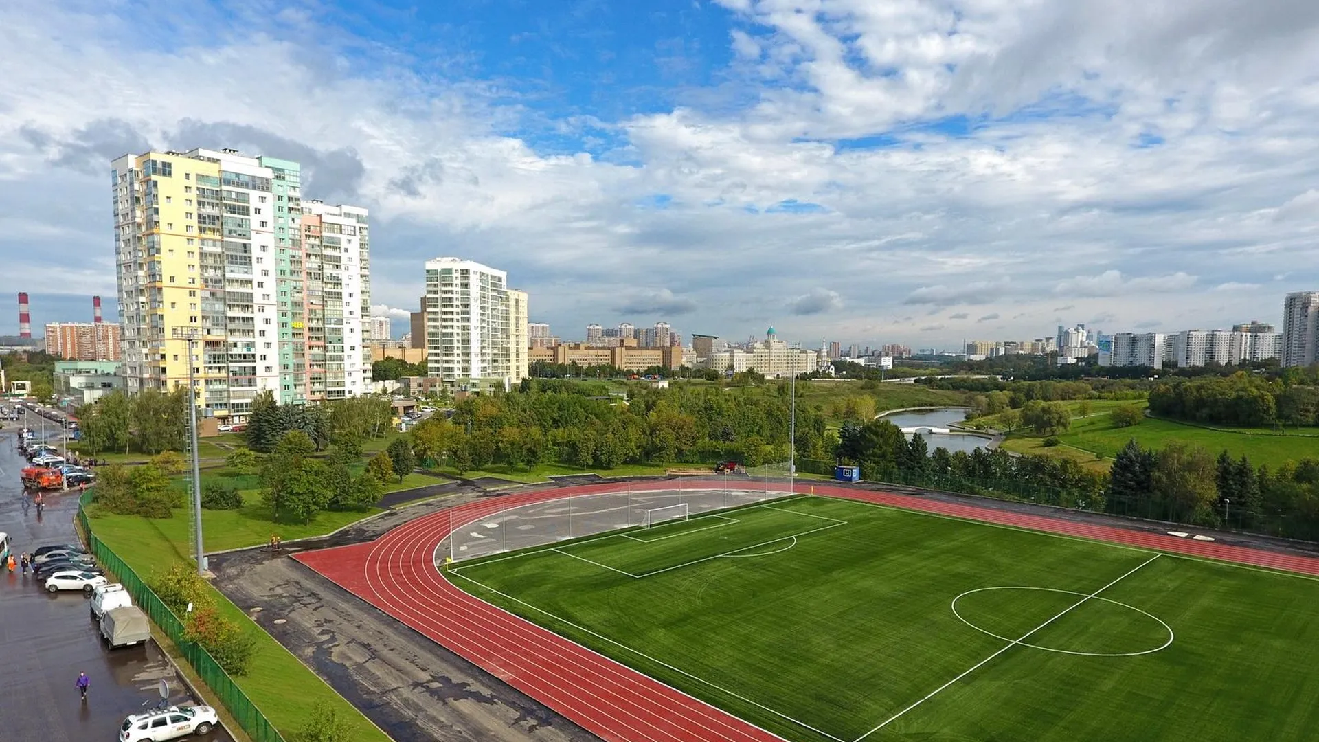 Шесть футбольных полей построят в Москве до 2020 года