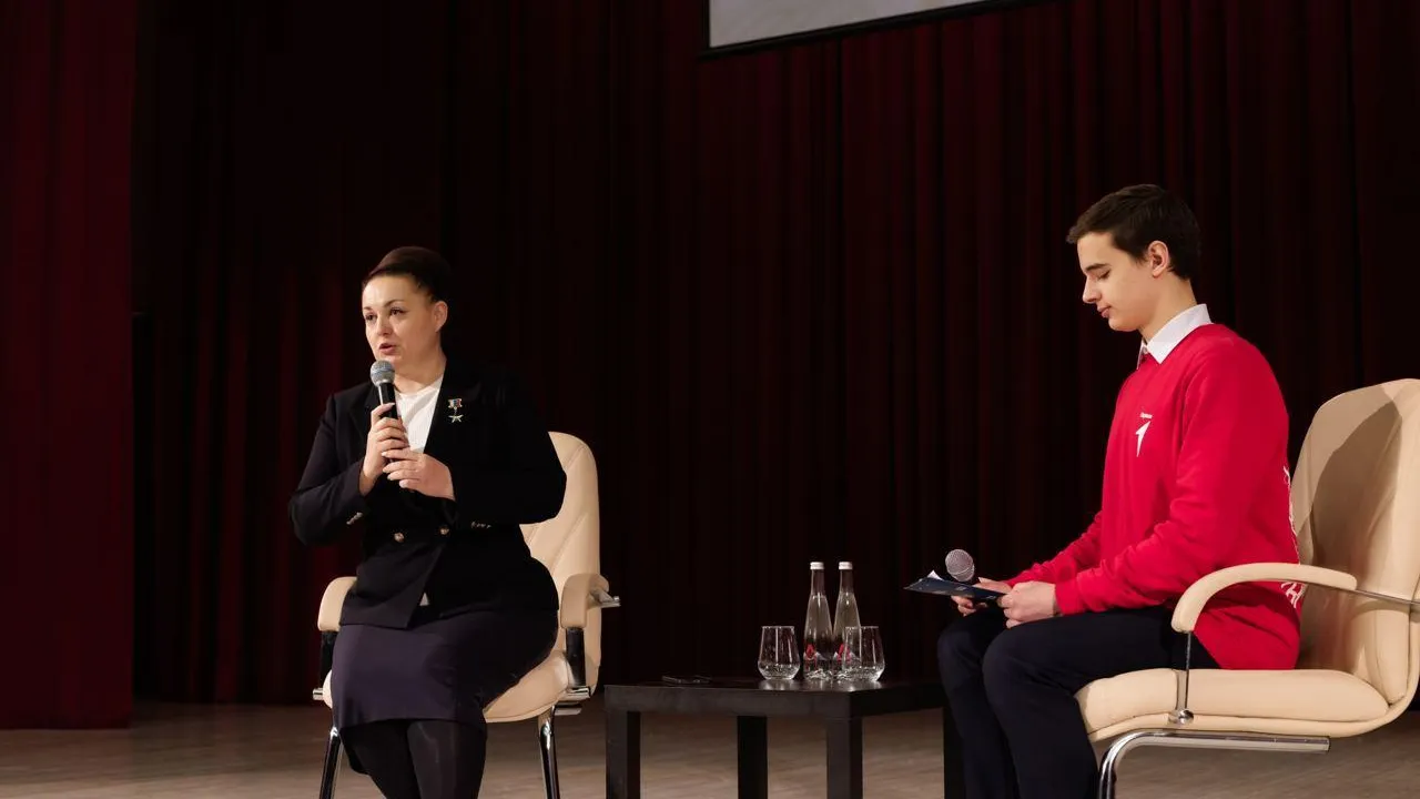 Герой РФ Елена Серова встретилась с активистами «Движения Первых» в Подмосковье