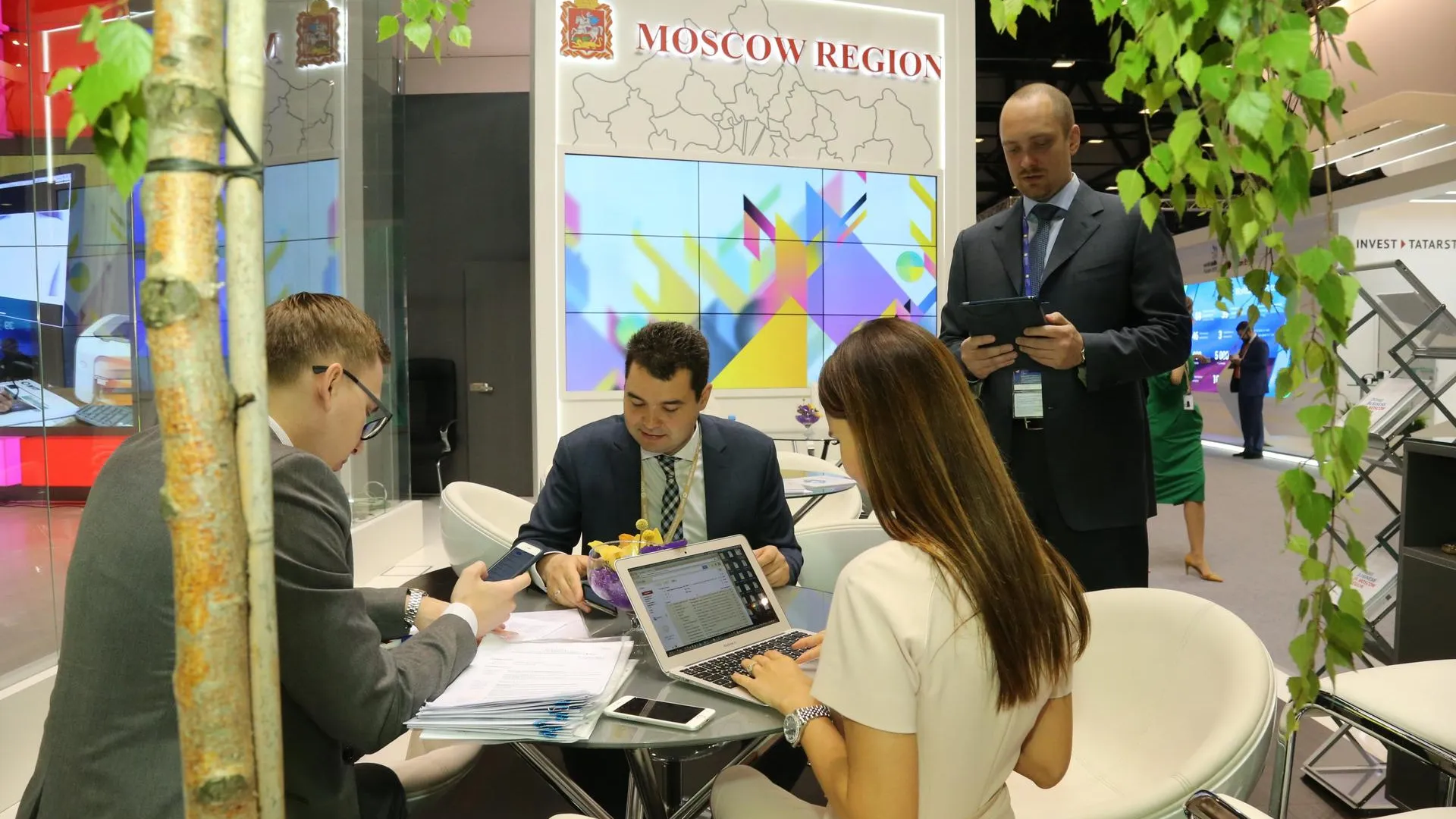 Более 10 встреч делегации Подмосковья с инвесторами запланировали в первый день ПМЭФ