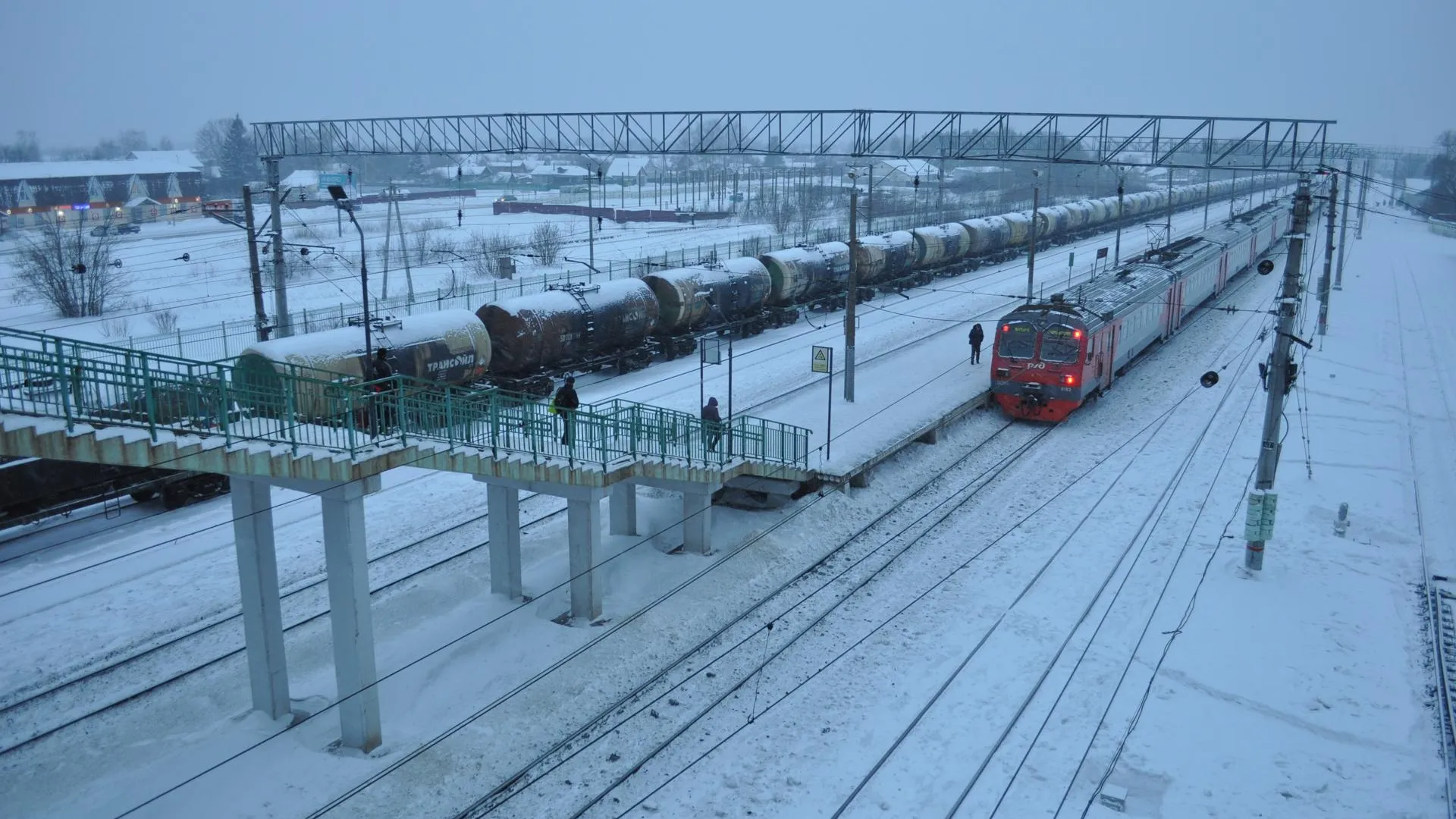 МЖД готова помочь устранить последствия схода вагонов поезда на юге Москвы
