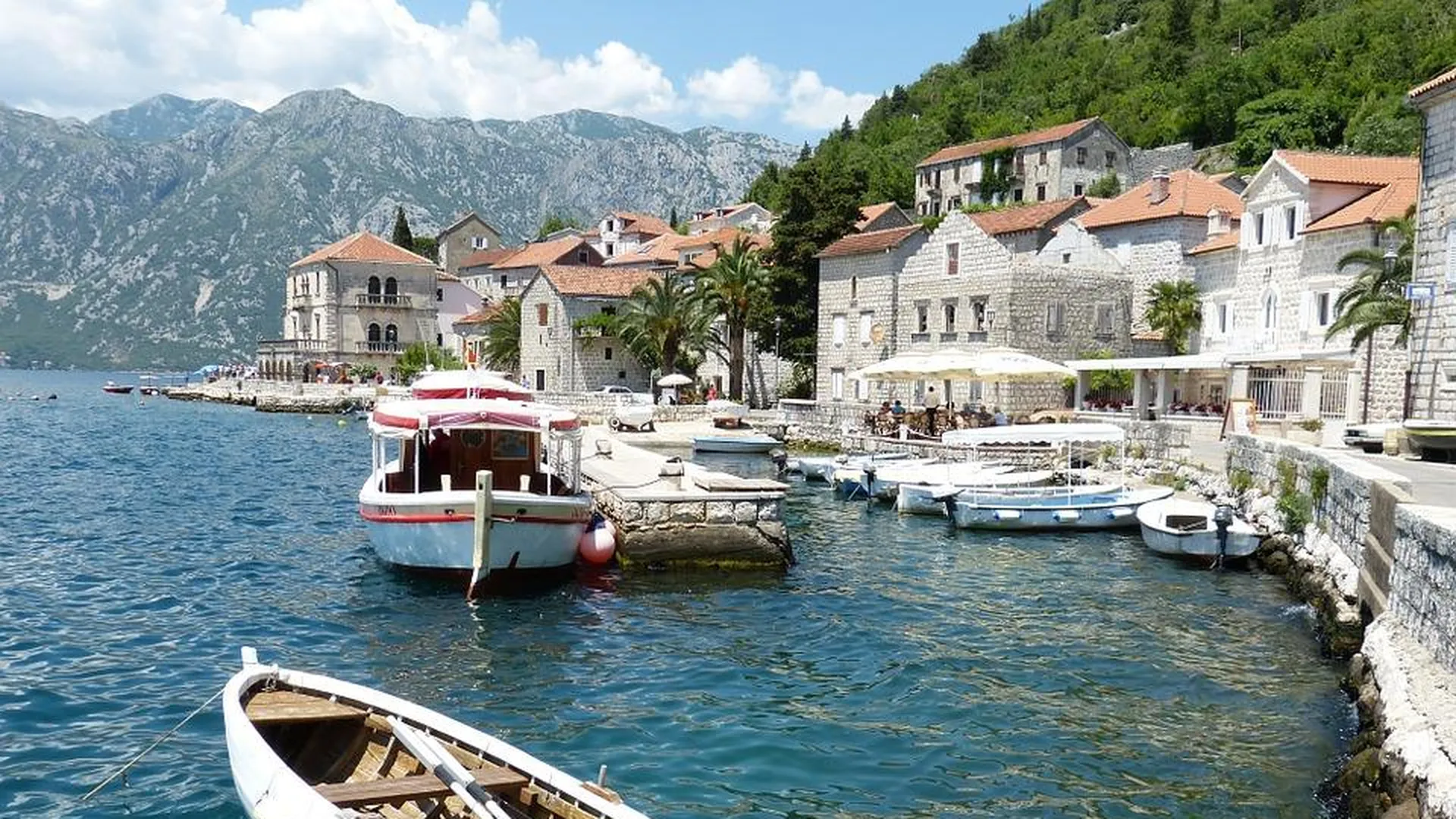 Доля российских туристов в Черногории сократилась до 7–8%