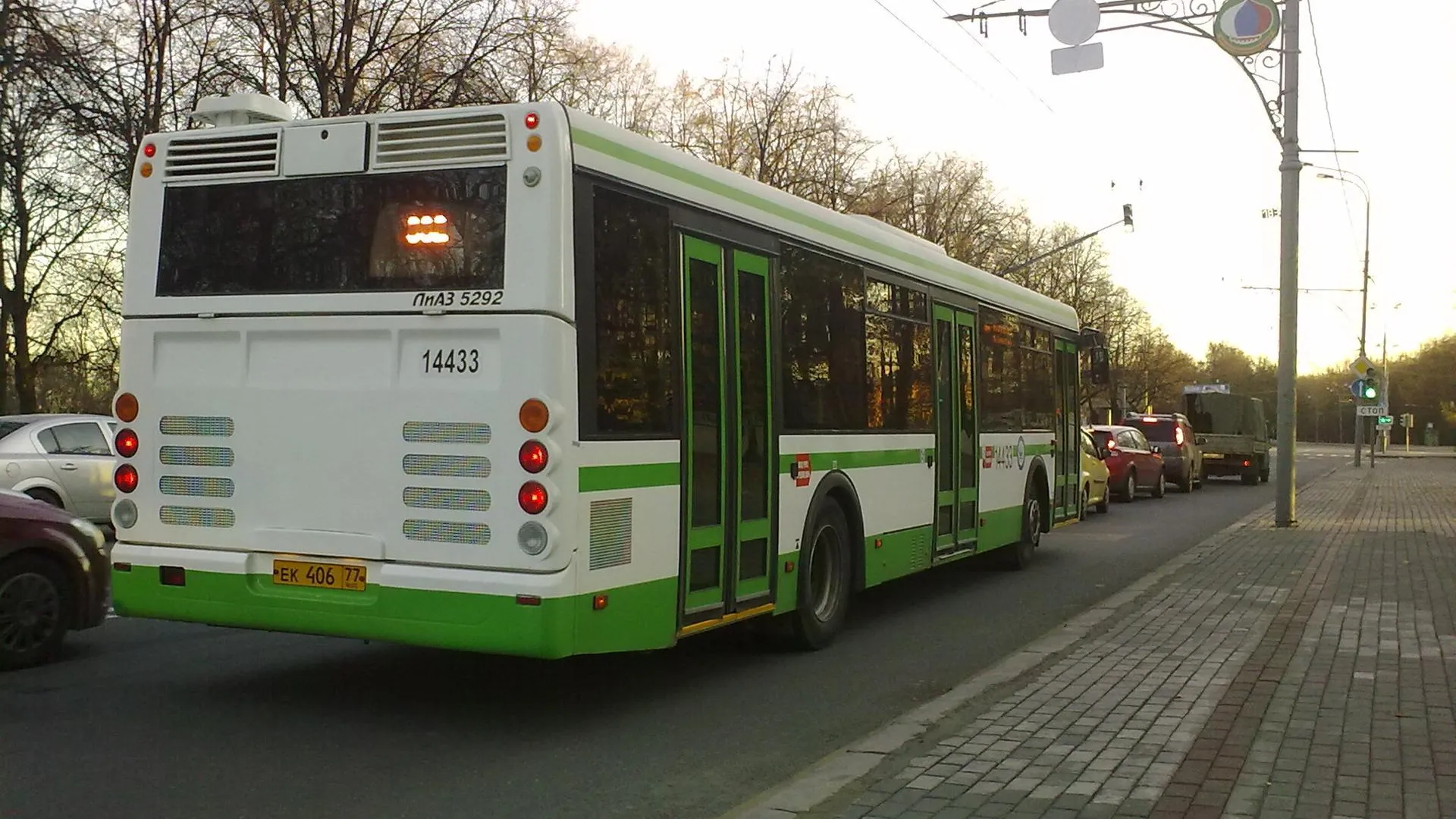 Автобус опрокинулся в кювет в Щелковском районе