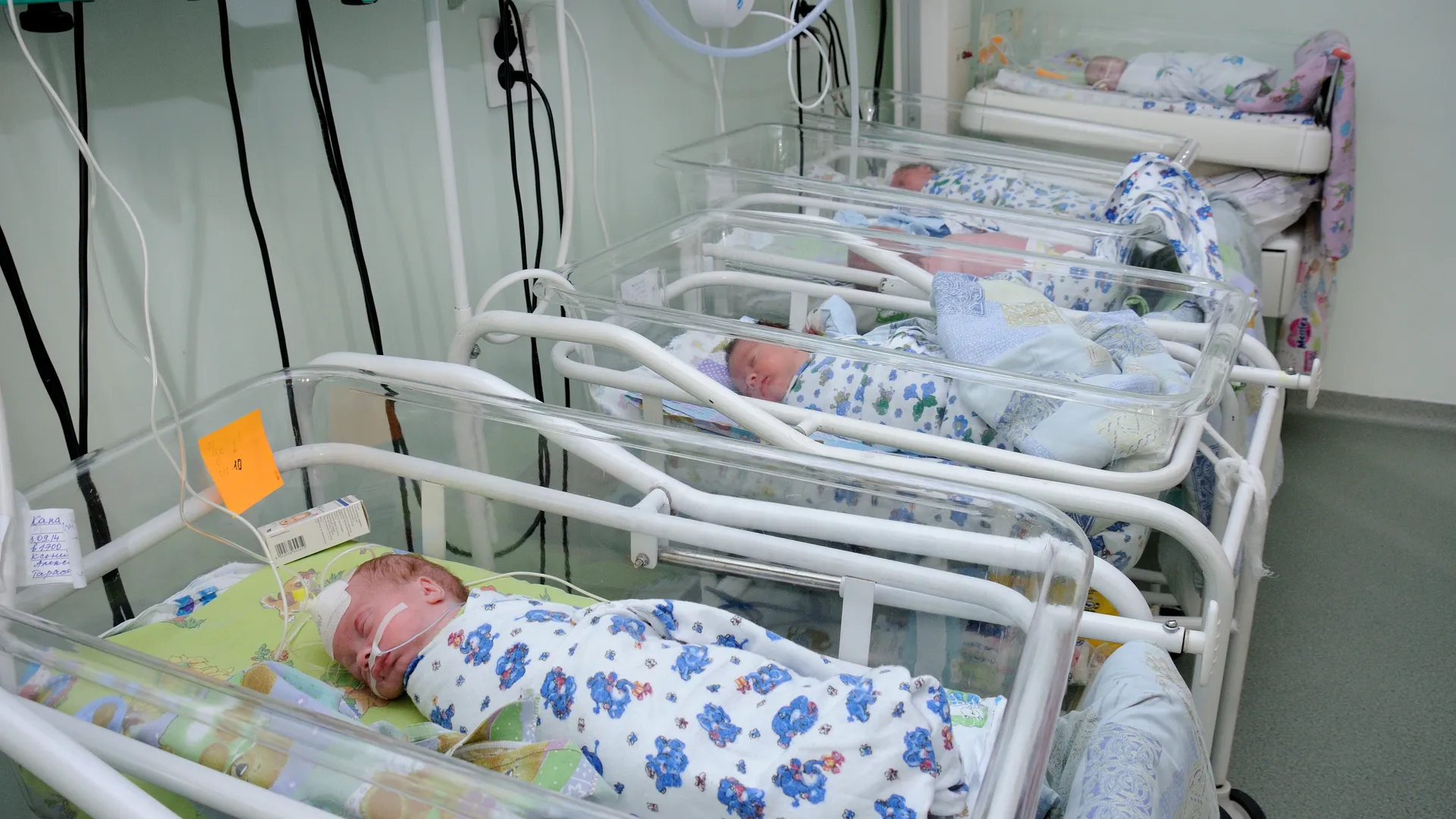 Кувезы для новорожденных поступили в детскую больницу МОЦОМД