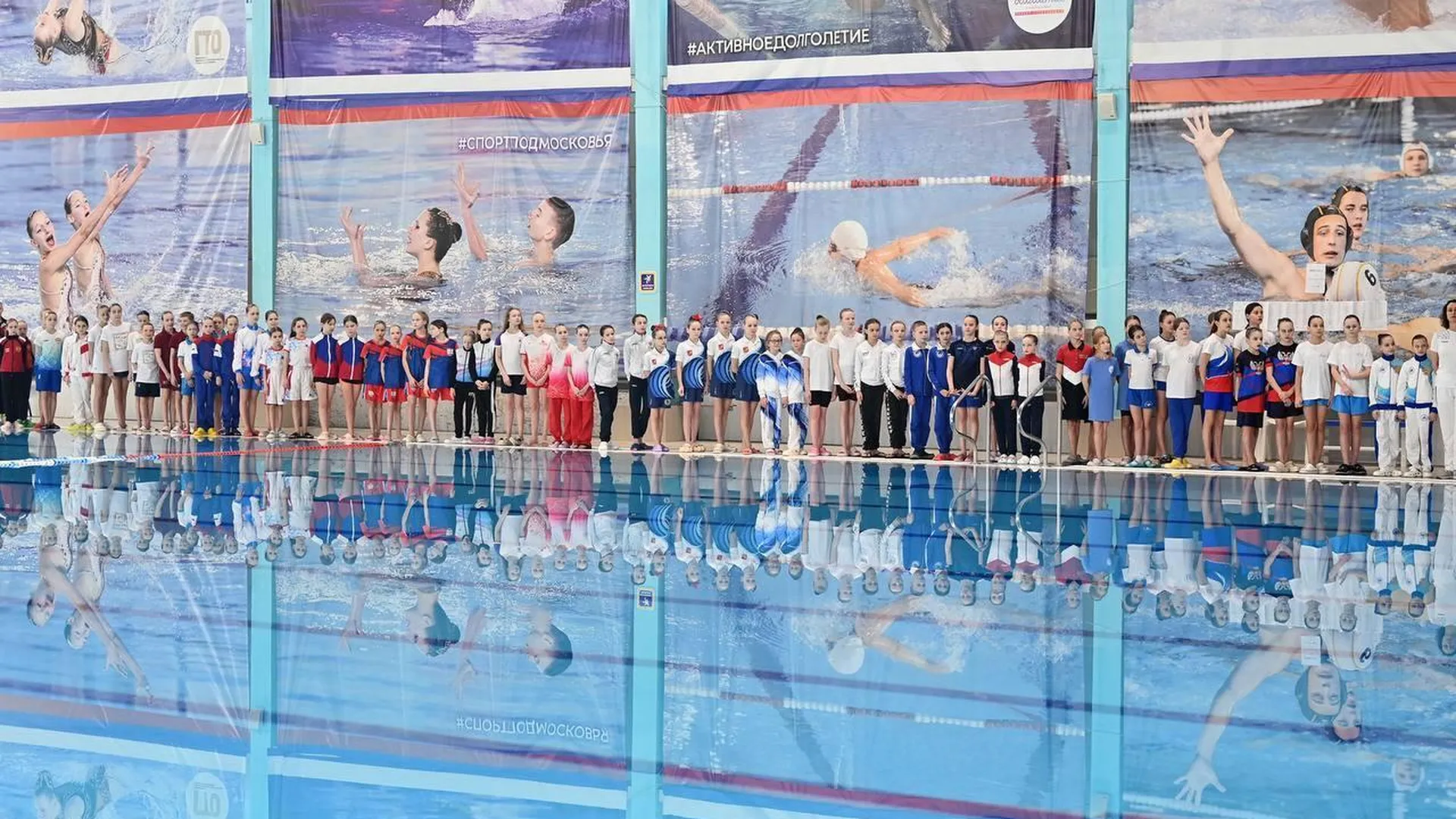 Больше 400 спортсменов выступили на первенстве по синхронному плаванию в Чехове