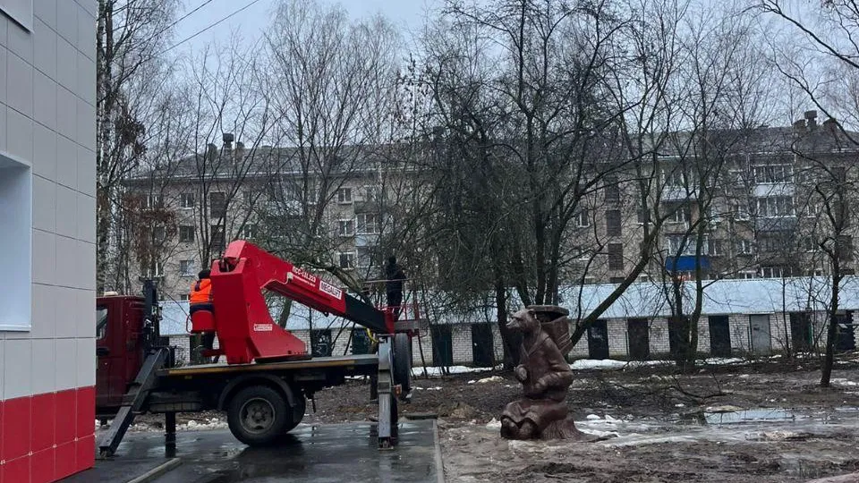 В Дубне продолжаются работы по кронированию деревьев