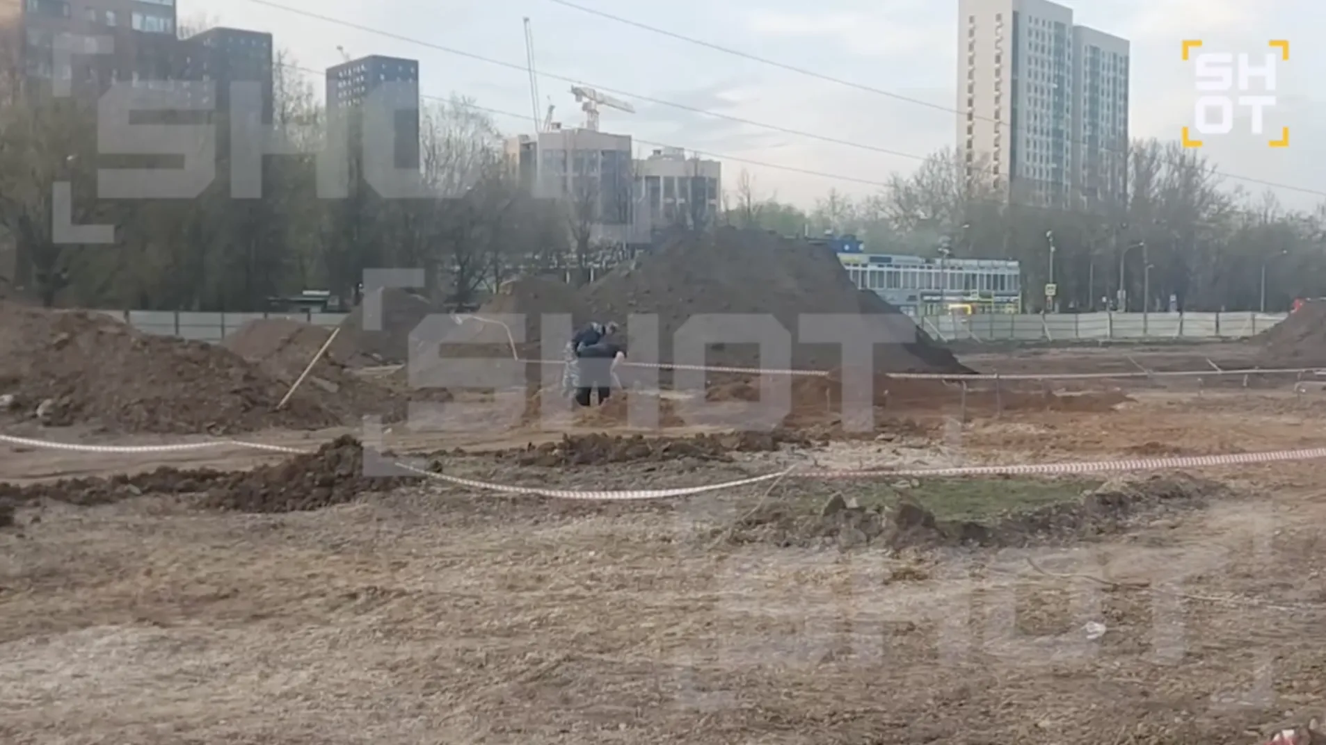 Схрон с гранатами и взрывчаткой нашли на месте старых гаражей в Москве