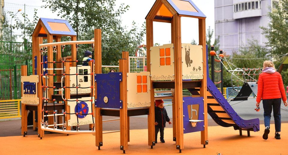 На детских площадках Одинцовского округа планируют заменить оборудование