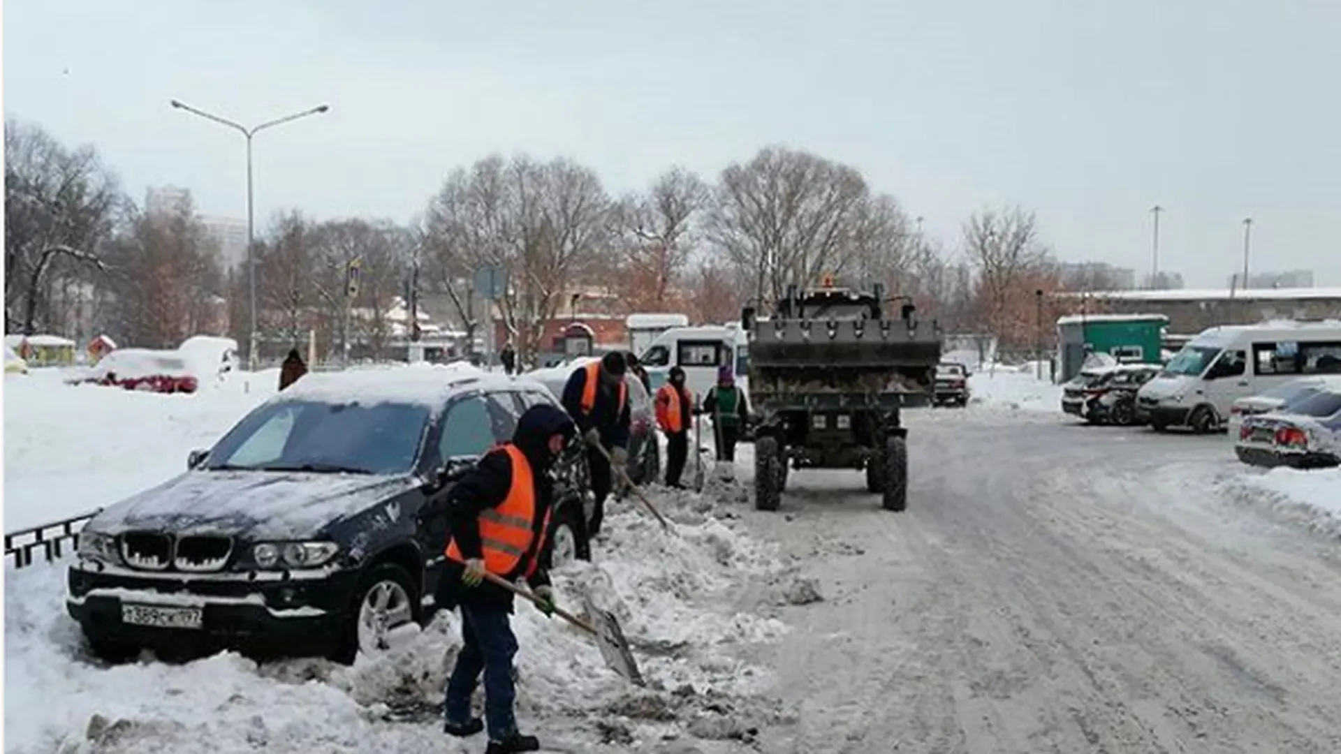 Жителей микрорайона Южный попросили убрать припаркованные машины 19 февраля  | РИАМО в Люберцах