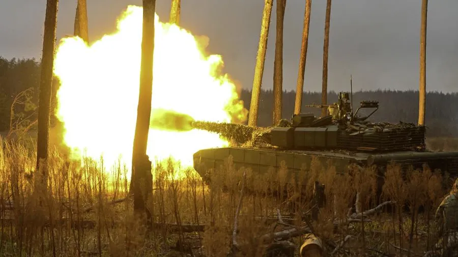 Экипажи российских танков уничтожили позиции ВСУ на купянском направлении
