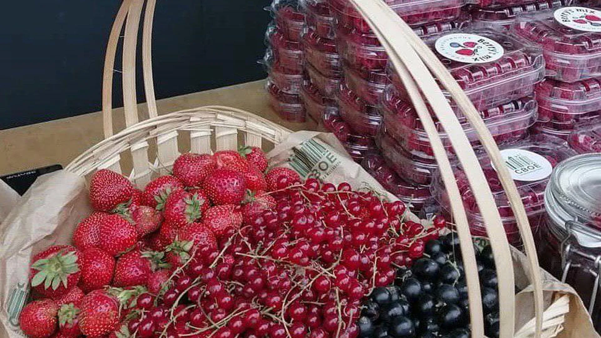 Минсельхоз: Россия в 2023 году увеличит самообеспечение по фруктам и ягодам