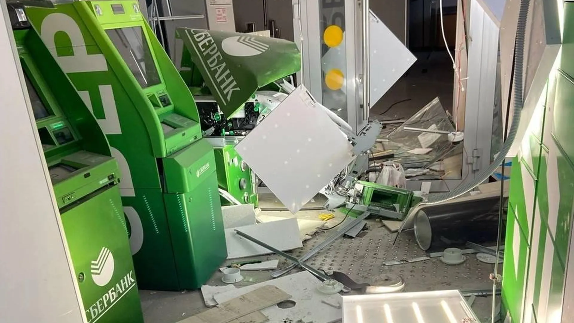 Злоумышленник взорвал банкомат в Омске