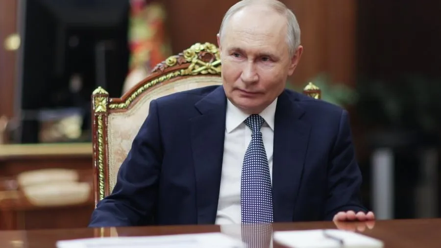 Стало известно, посетит ли Путин похороны папы римского Франциска