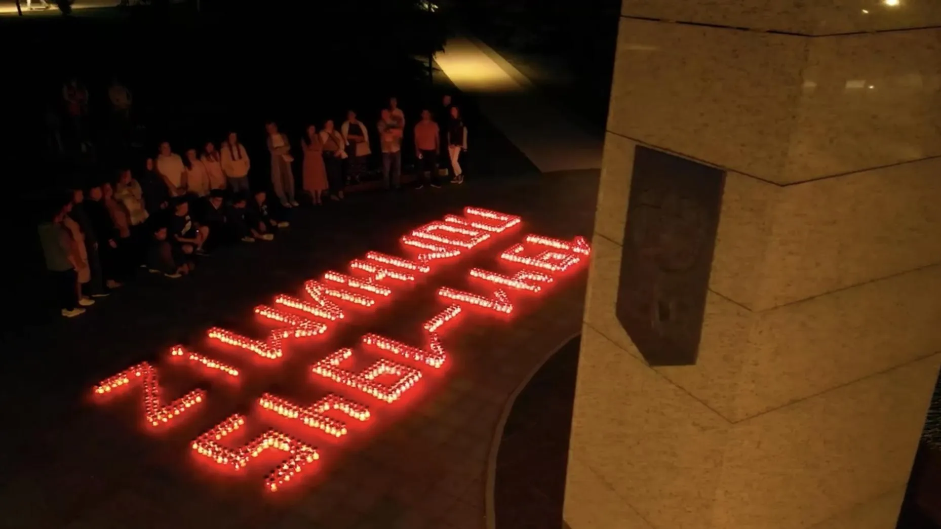 Несколько тысяч свечей зажгли в Ленинском округе в честь Дня памяти и скорби