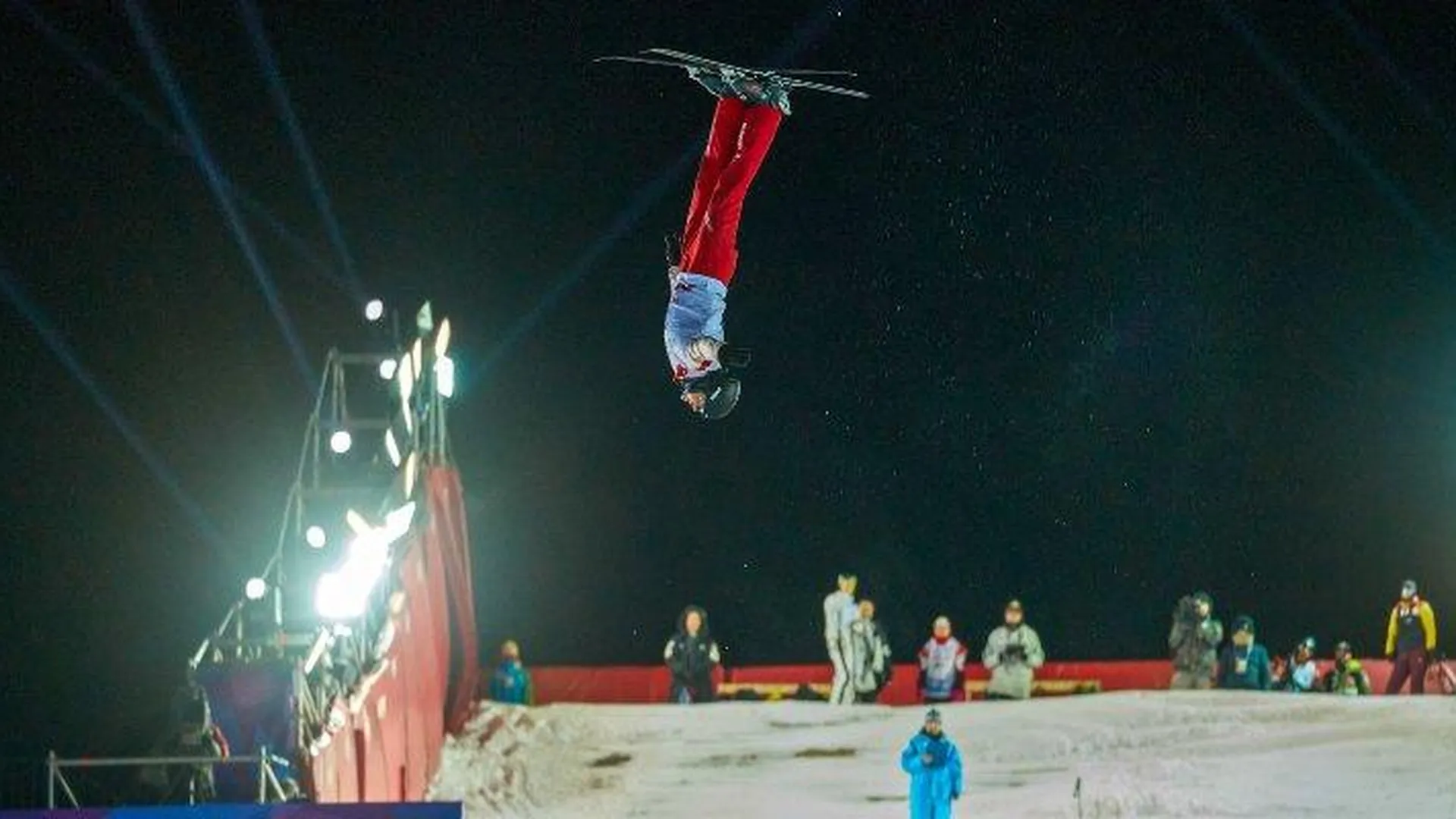 Соревнования по лыжному фристайлу прошли в Москве