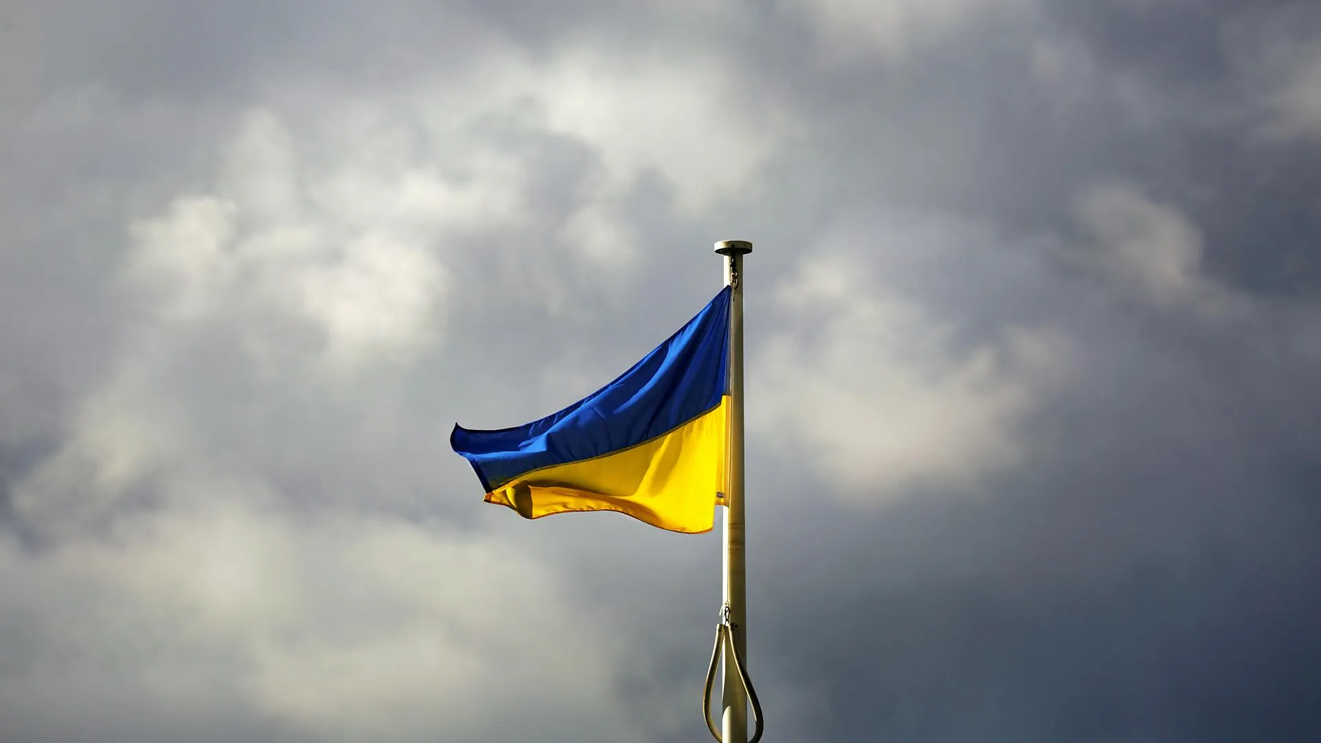 Верховная рада продлила военное положение на Украине до 11 августа