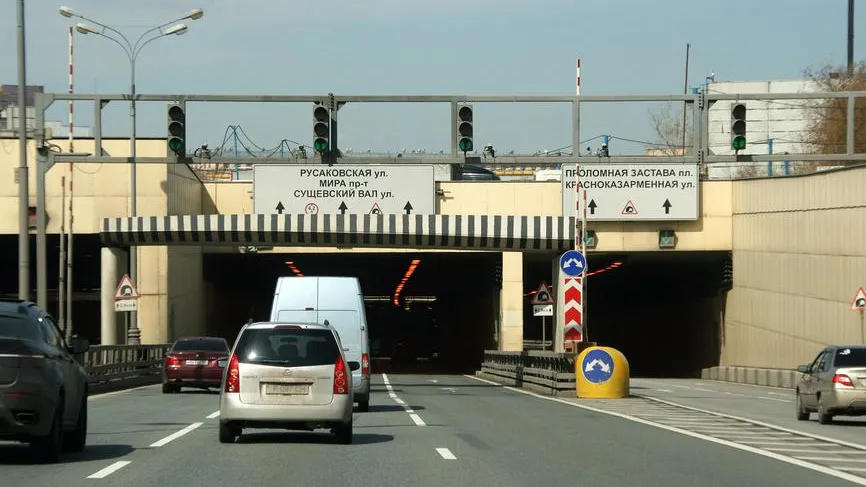 Массовое ДТП произошло в Лефортовском тоннеле Москвы