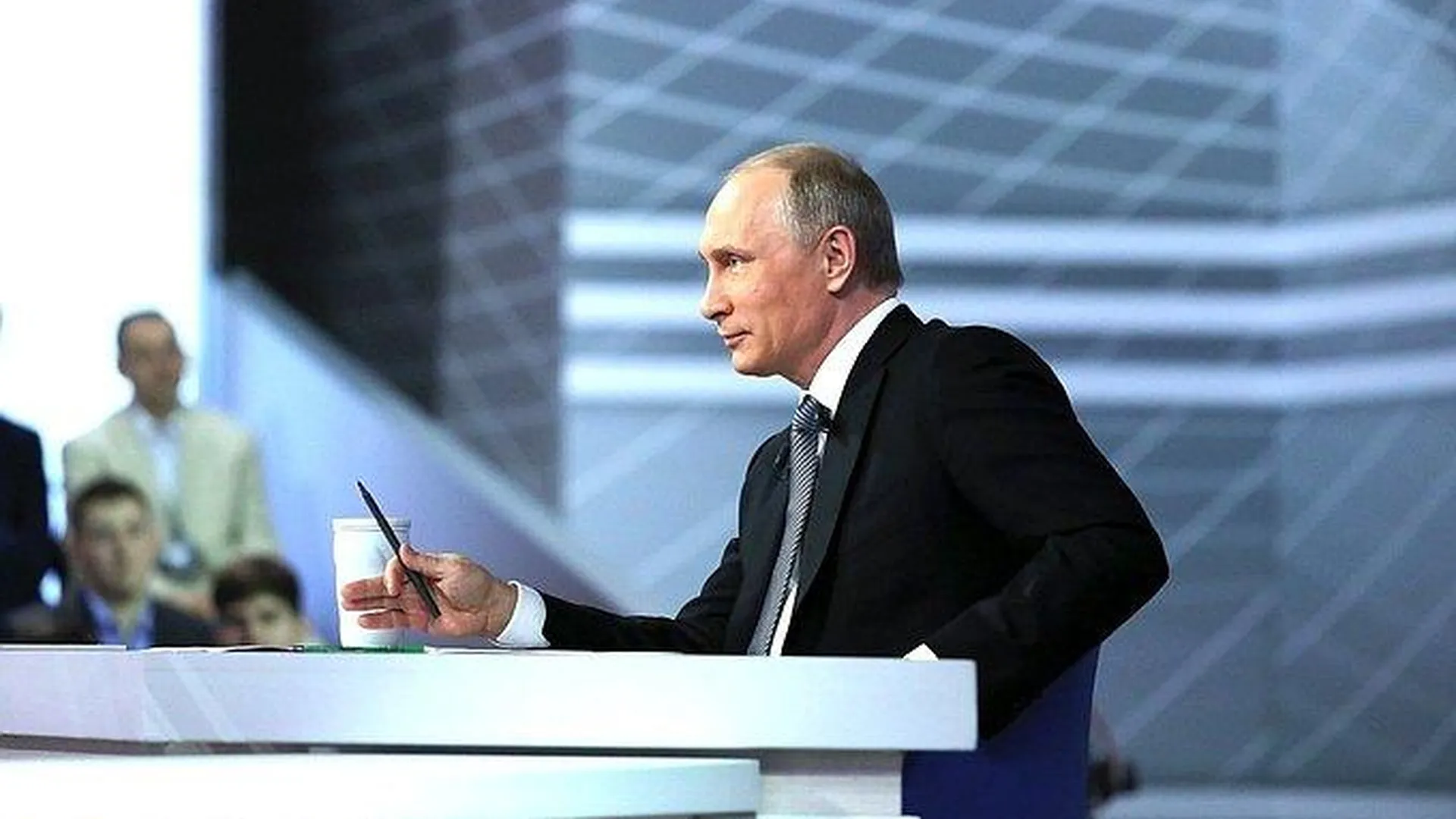 Более 75% россиян остались довольны ответами Путина в ходе прямой линии