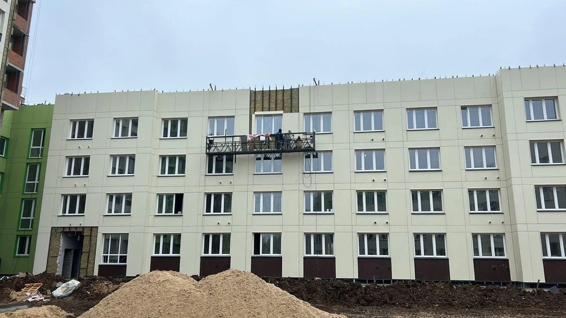В Серпухове благоустраивают территории домов для переселенцев из аварийных домов