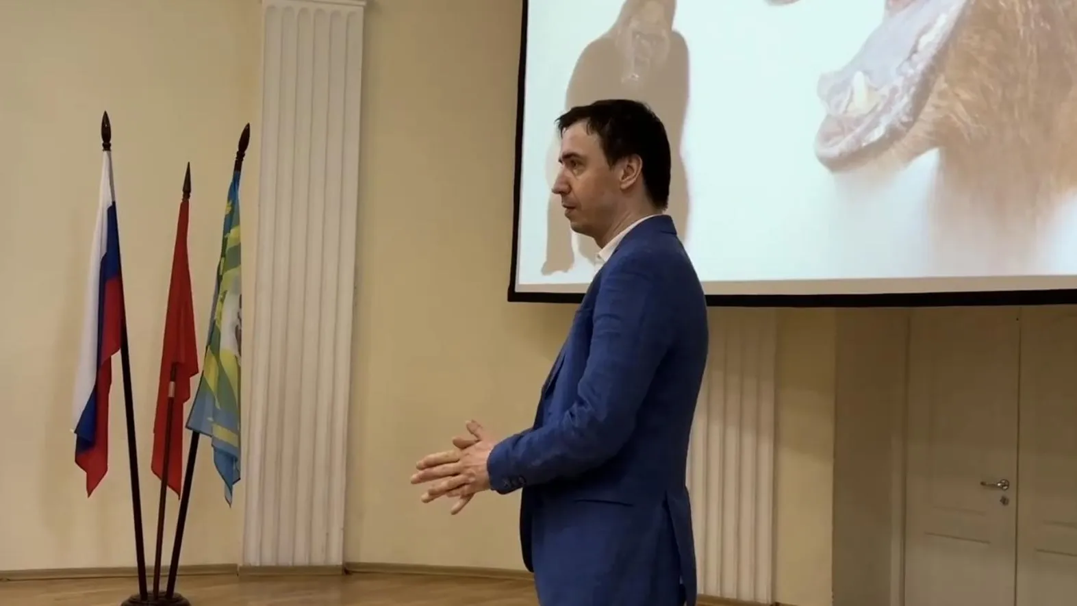 Артист Московской филармонии провел урок для детей лагеря «Бригантина» в Видном