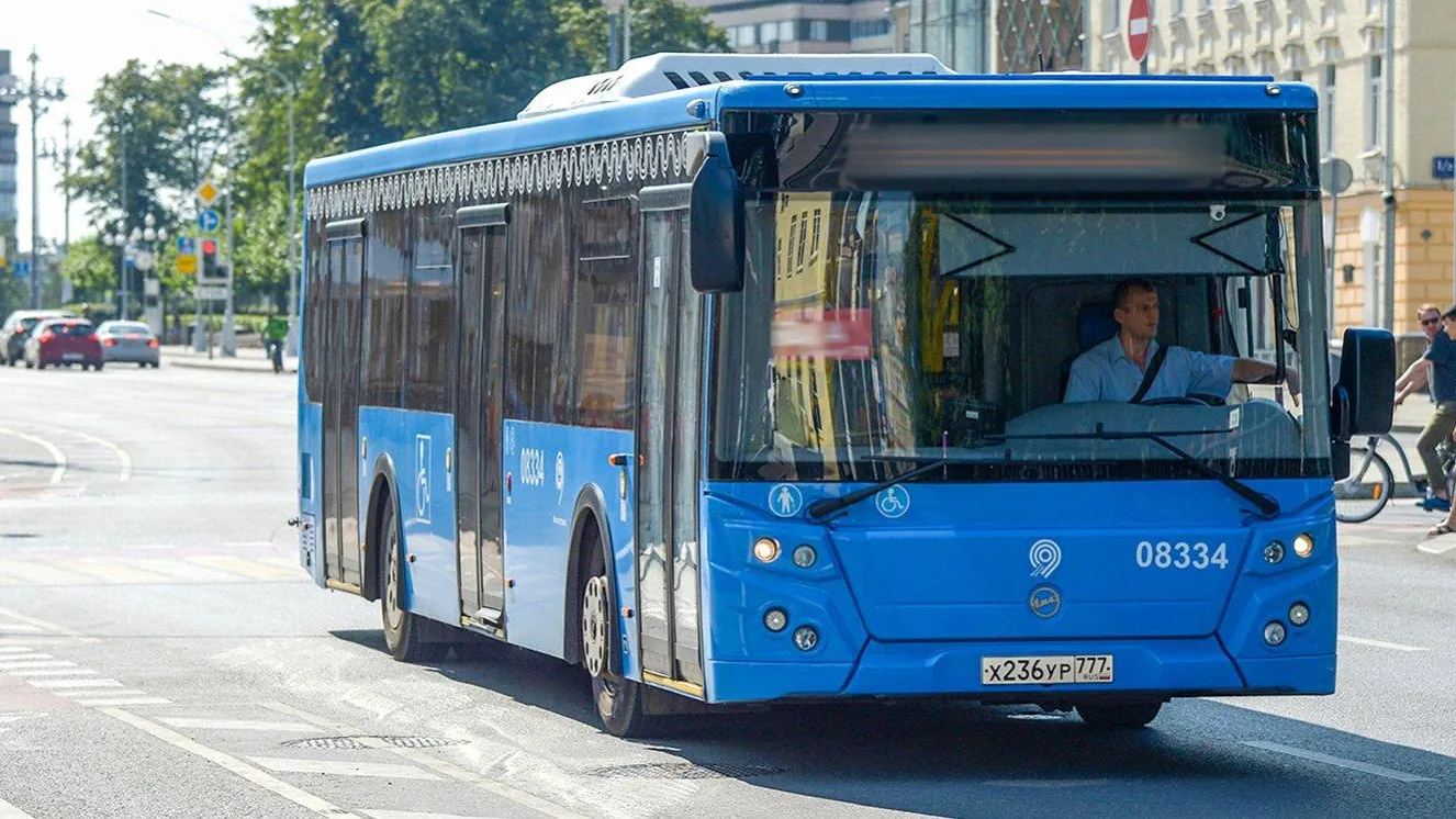 Автобусы КМ будут перевозить пассажиров во время закрытия «голубой» ветки  метро Москвы | РИАМО