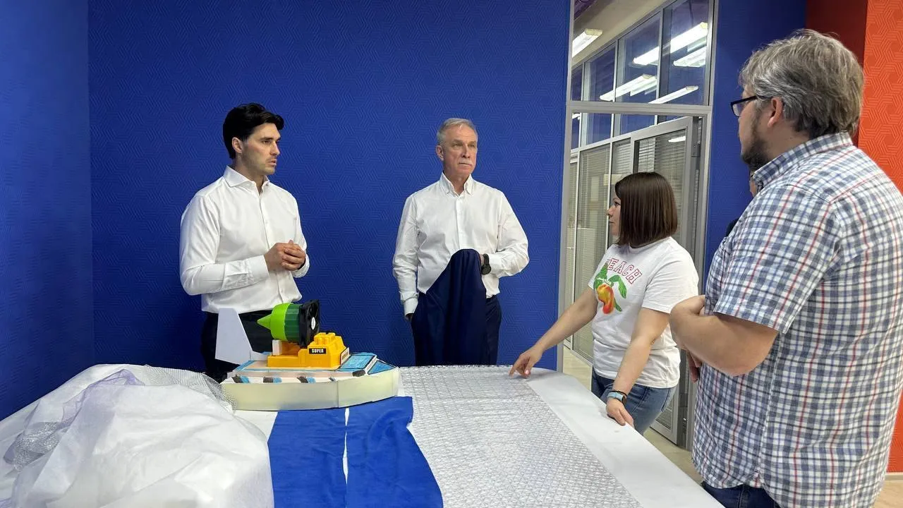 Депутат Мособлдумы Маликов посетил центр молодежного творчества «Генезис»