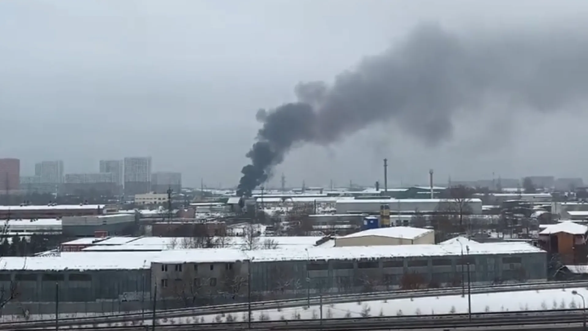 Крупный пожар потушили в хозпостройке в Одинцове
