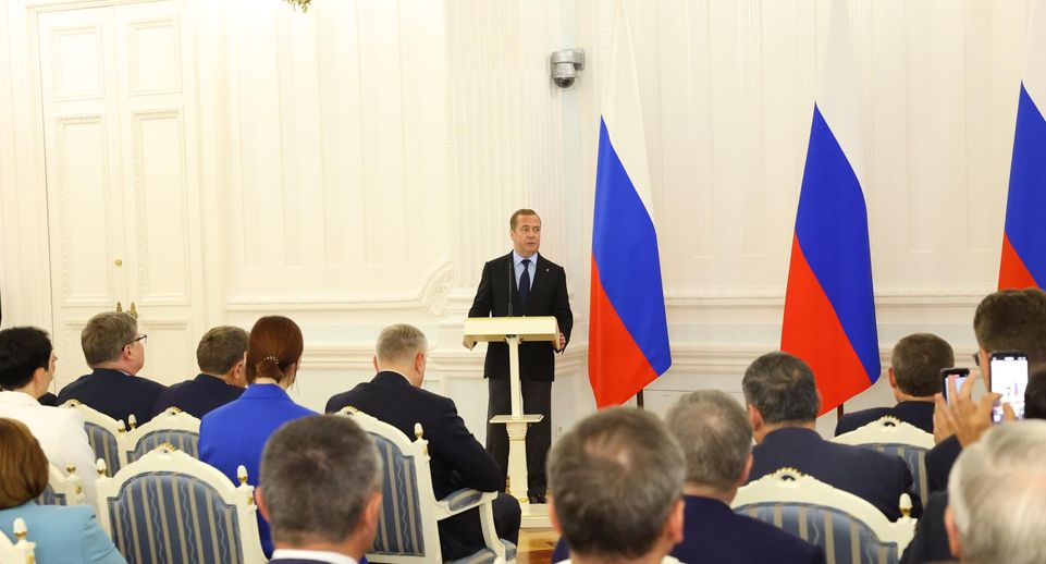 Дмитрий Медведев провел встречу с представителями фракции «ЕР»