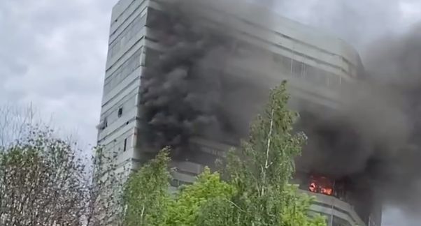 SHOT: площадь пожара в НИИ «Платан» во Фрязине достигла 2300 кв м