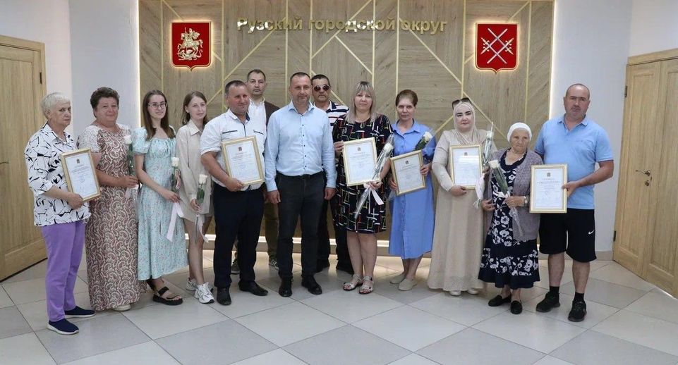 В Рузском округе вручили жилищные сертификаты переселенцам из аварийного жилья