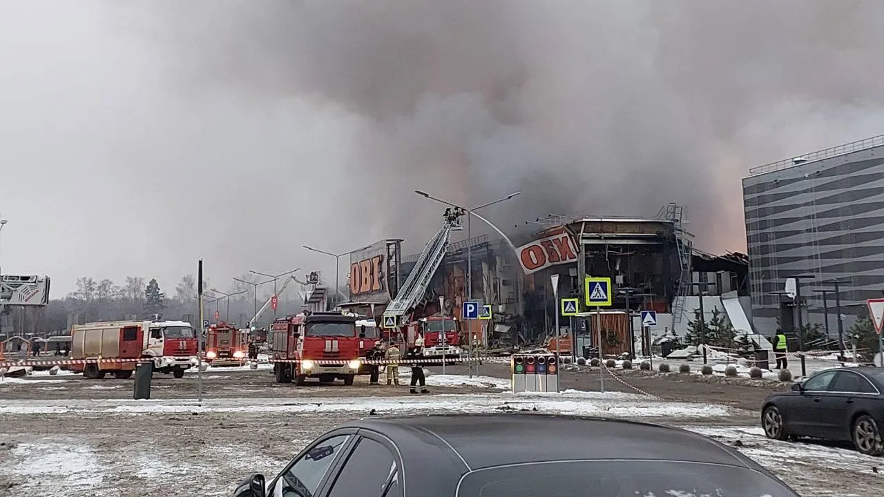 Участникам ликвидации пожара в «ТЦ Мега Химки» помогают волонтеры