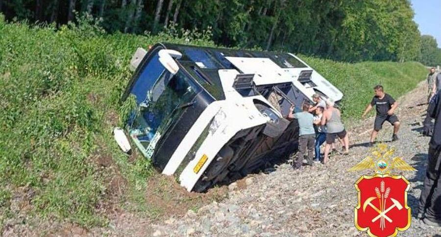 Очевидцы считают, что водитель рухнувшего в Кузбассе автобуса не был пьян