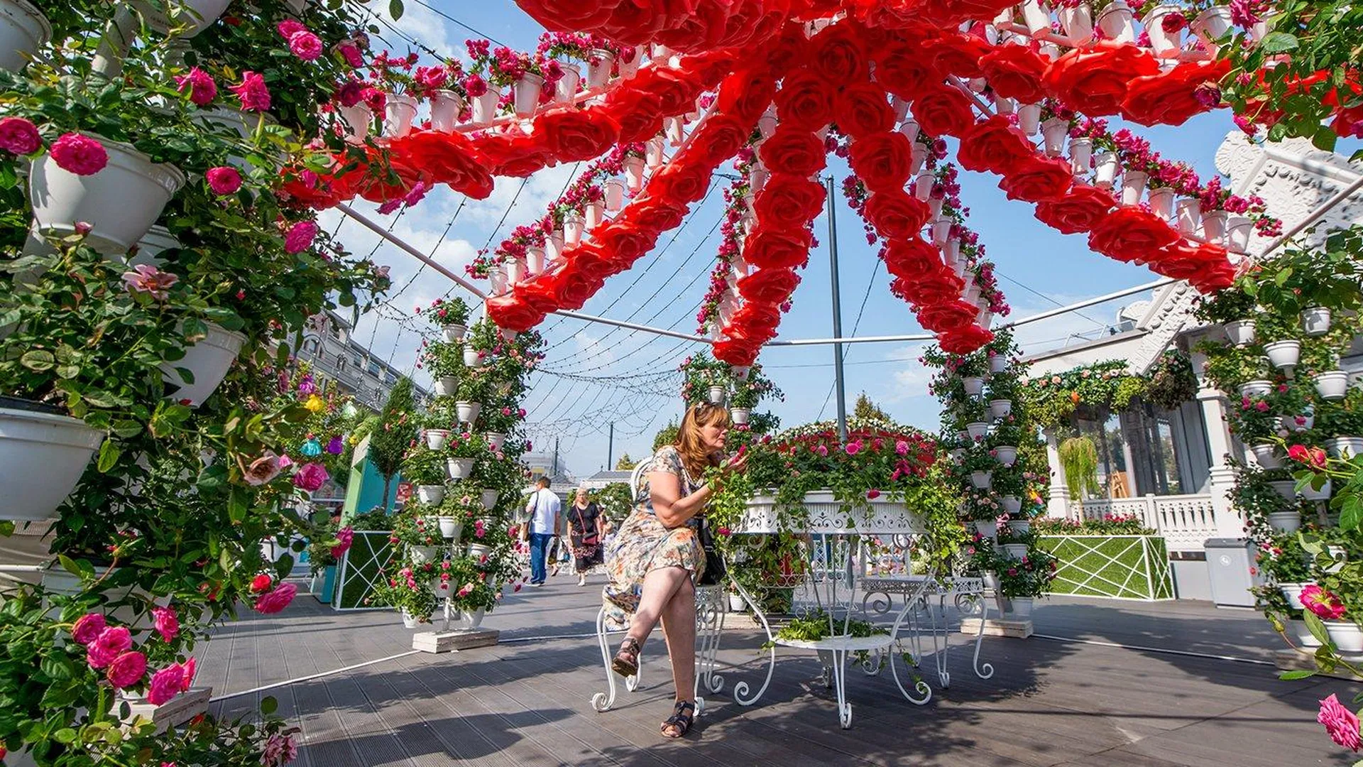 Анфиса Чехова и еще 11 звезд посадят цветы на фестивале «Цветочный джем» в Москве