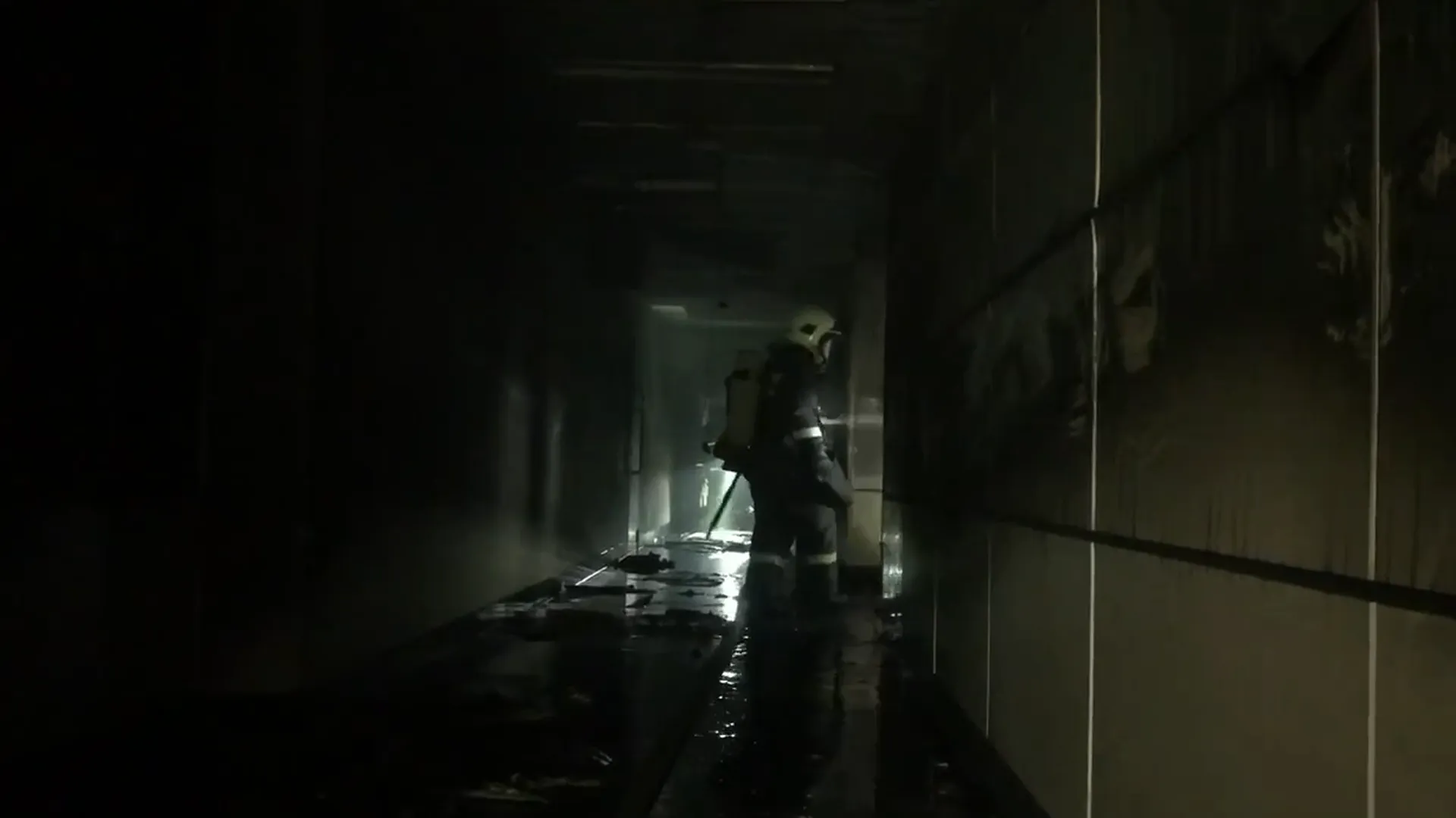 Видео из внутренних помещений сгоревшего БЦ «Гранд Сетунь плаза»