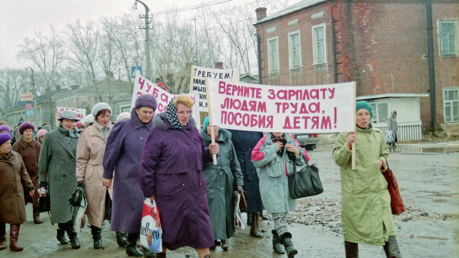 Время страхов и конфликтов: 10 трагических событий августа в России