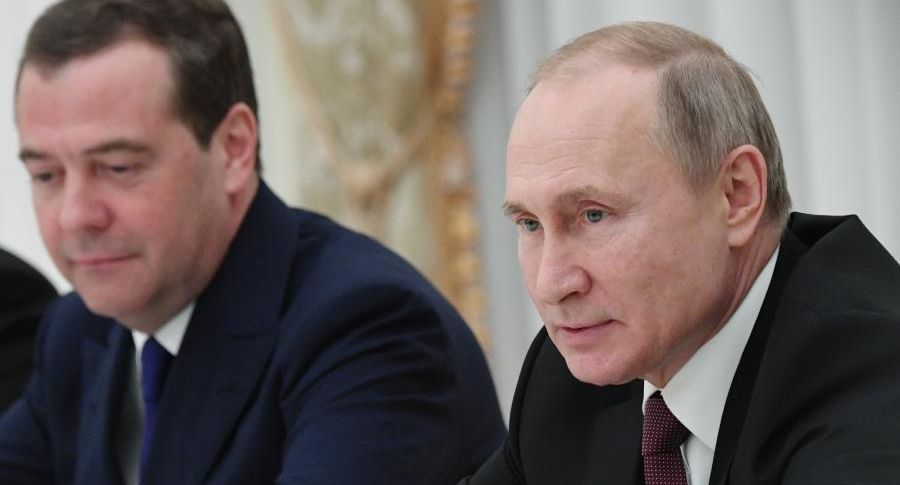 Путин пригласил Медведева зайти к нему после коллегии Генпрокуратуры