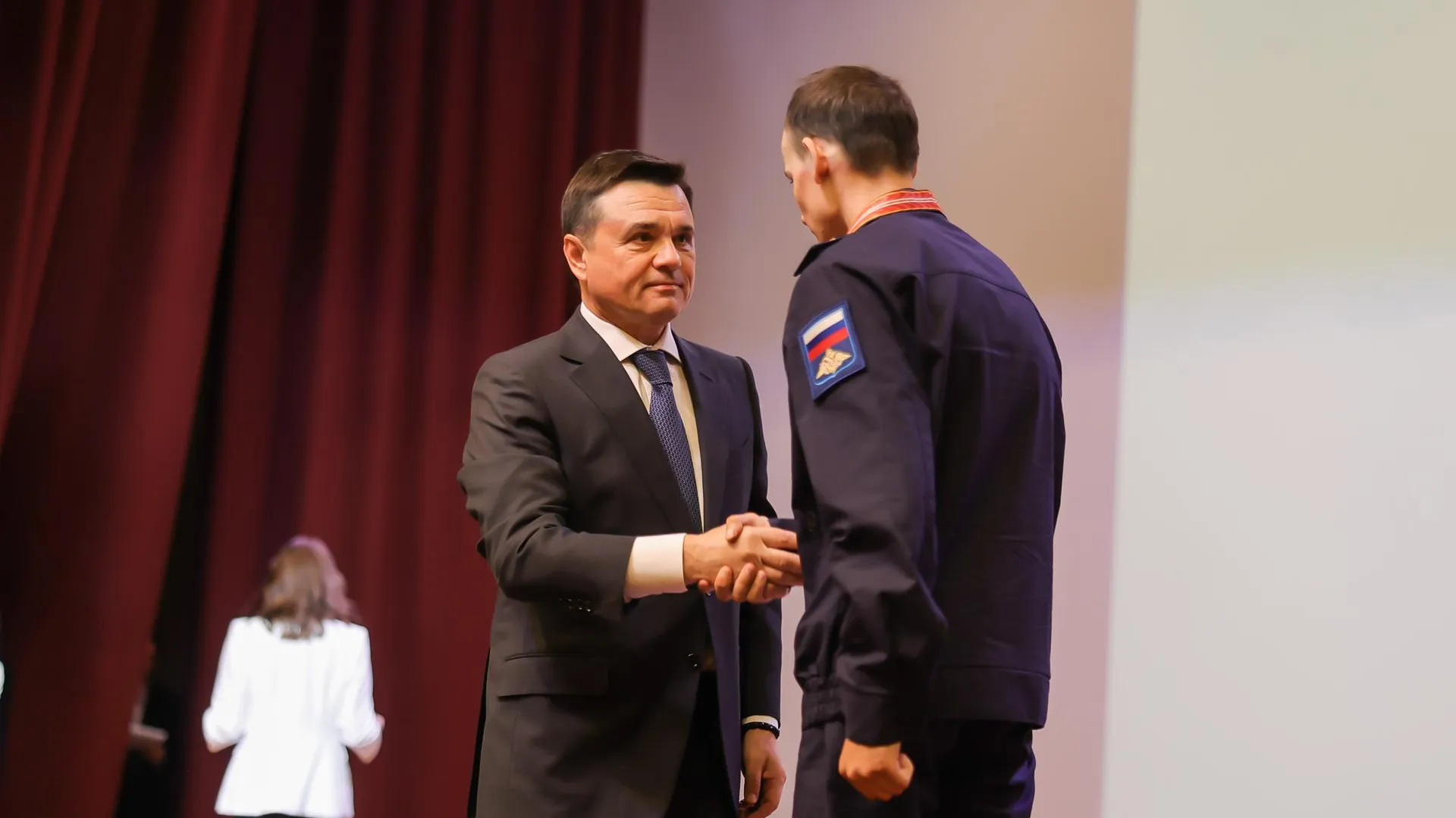 Андрей Воробьев наградил бойцов 45-й бригады спецназа ВДВ