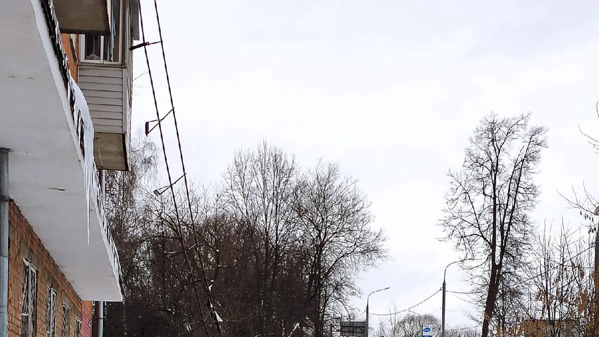 В Подольске очистили кровлю дома, где залило места общего пользования |  РИАМО в Подольске