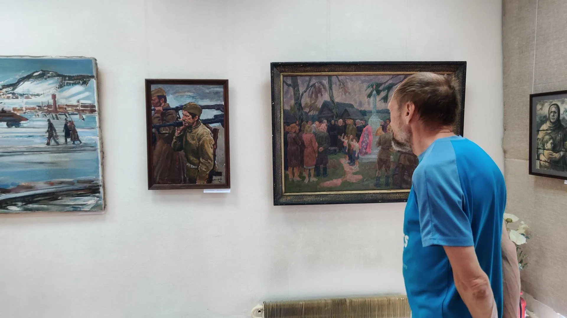 Художественную выставку в Красноармейске посетили долголеты из Королева