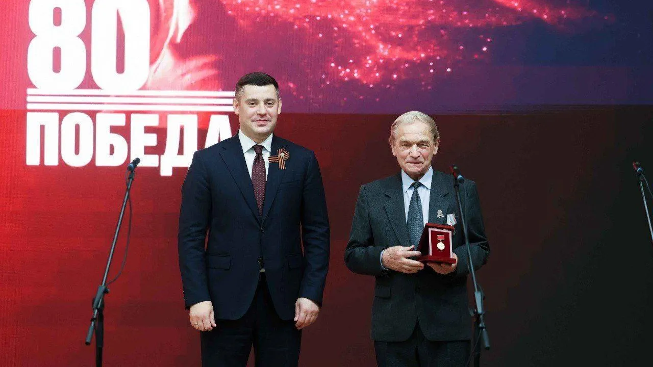Глава Подольска Артамонов поздравил отличившихся сотрудников ОКБ «Гидропресс»