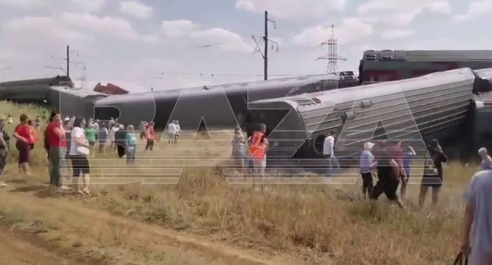 Baza: пассажирский поезд сошел с рельсов в Волгоградской области