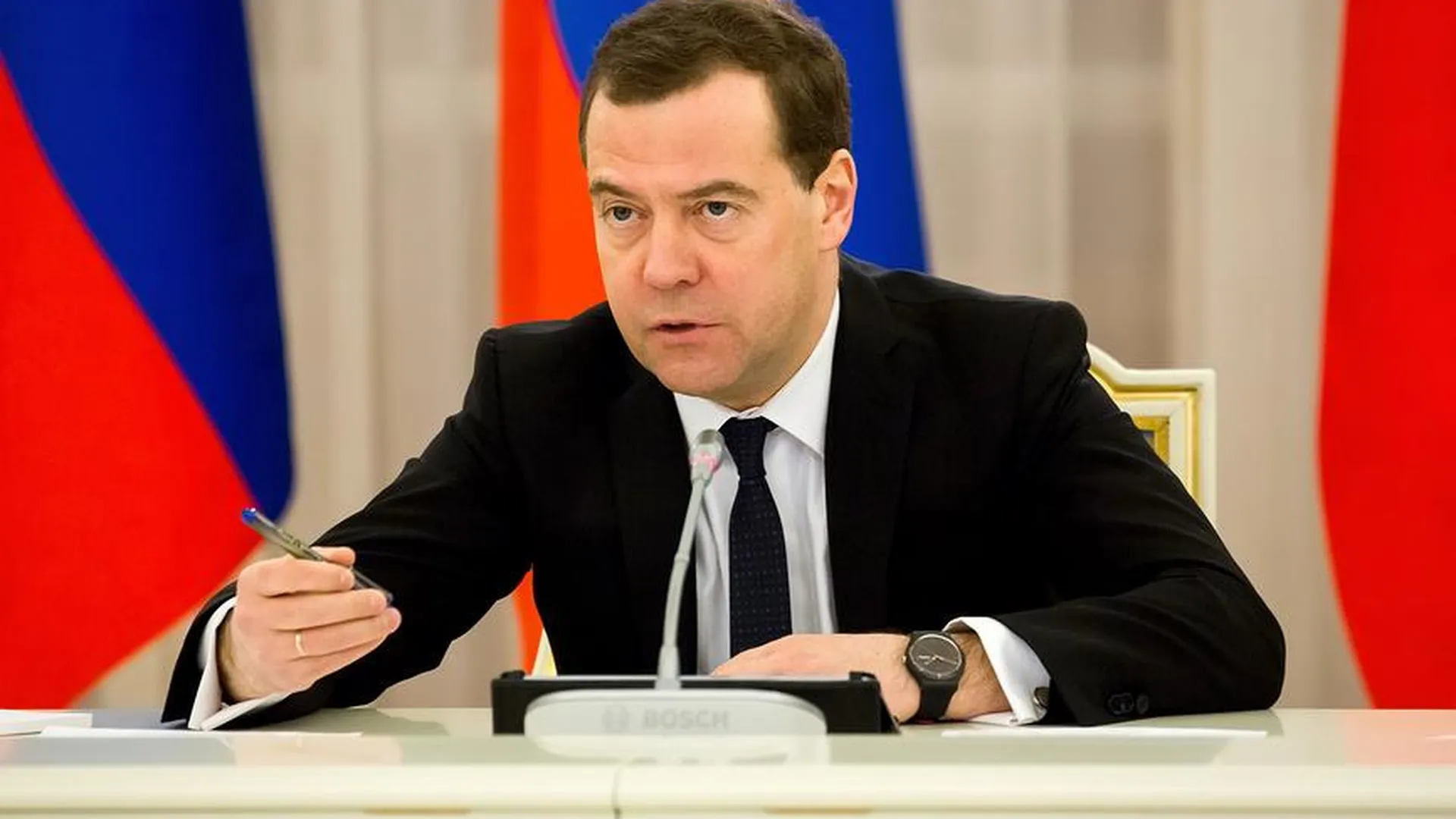 Медведев предупредил США о жестком ответе РФ на закон о конфискации активов