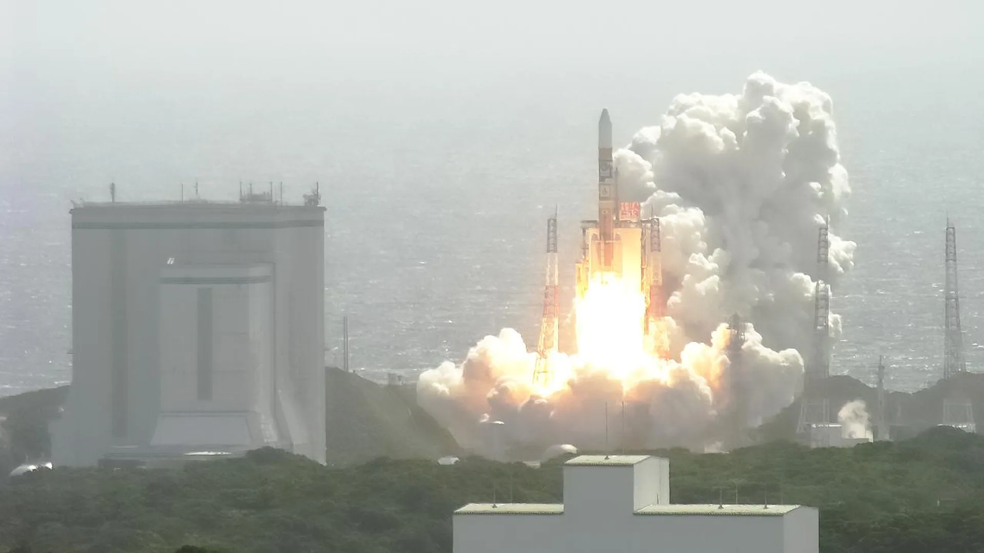 АР: Япония запустила спутник для наблюдения за северокорейскими ракетами