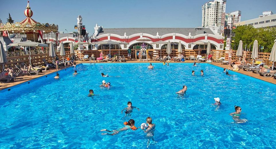 Полмиллиона человек посетили 20 бассейнов под открытым небом в Москве