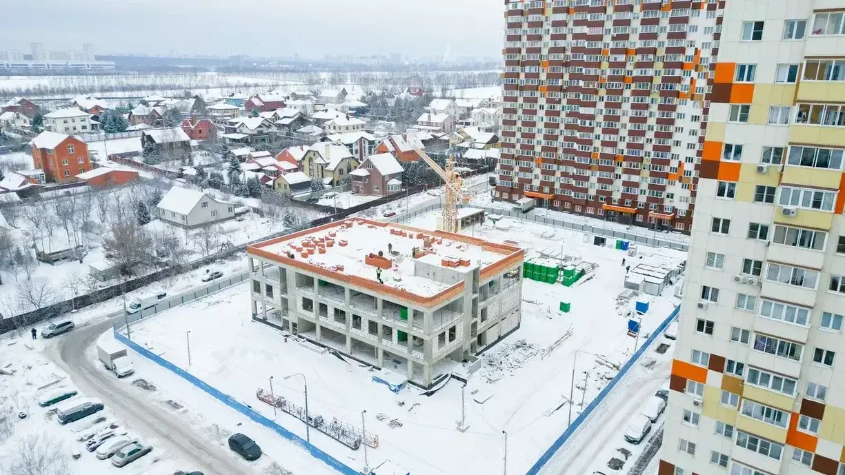 В ЖК «Зеленые аллеи» Ленинского округа продолжается строительство соцобъектов