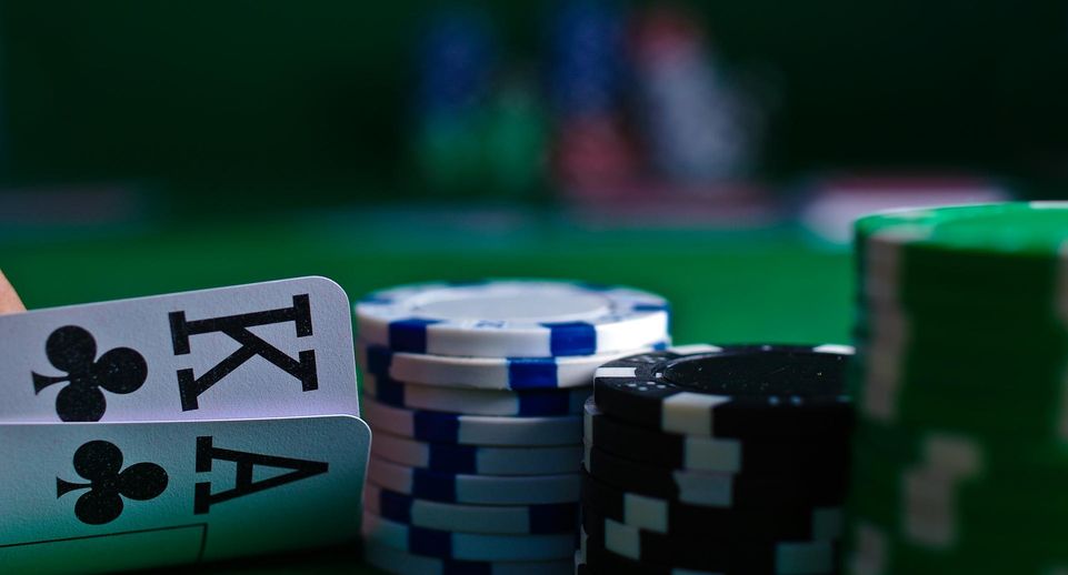 Сотрудник ГИБДД свел счеты с жизнью из-за ставок в онлайн-казино