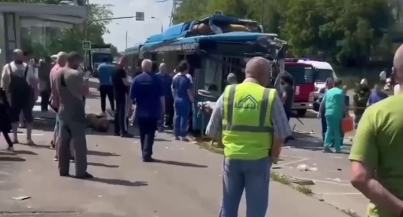 Дептранс Москвы: пострадавших при взрыве баллона на крыше в автобусе нет