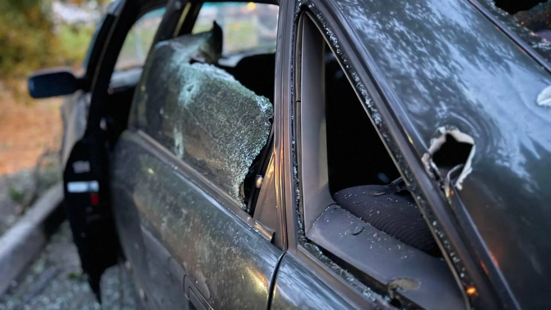 8 автомобилей повреждены на парковке в Белгороде после взрыва дрона ВСУ
