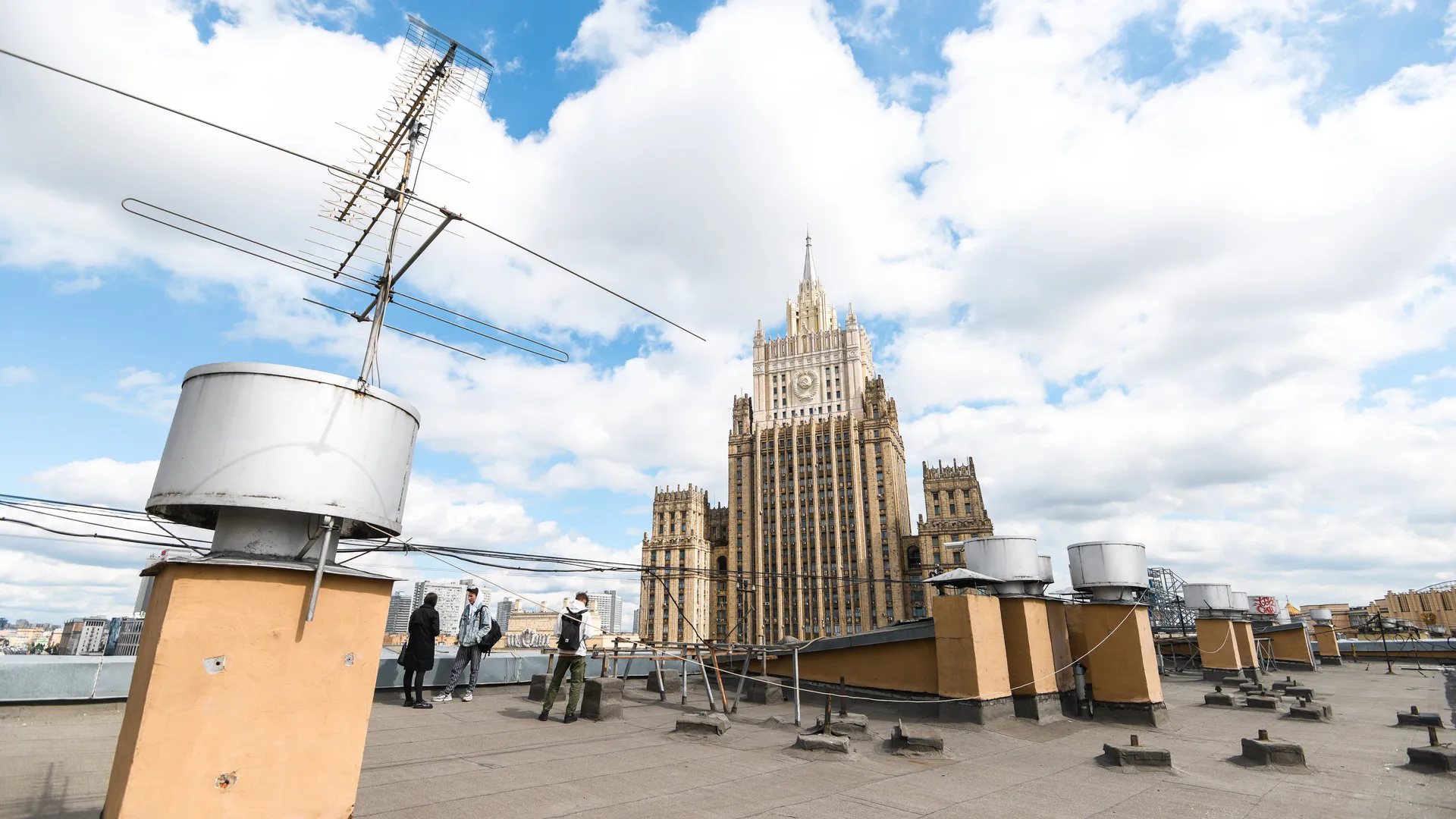 В Москве начались работы по капремонту крыш многоквартирных домов