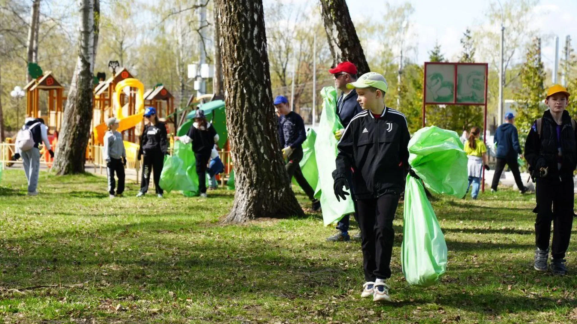 145 парков Подмосковья встретят школьников 27 апреля