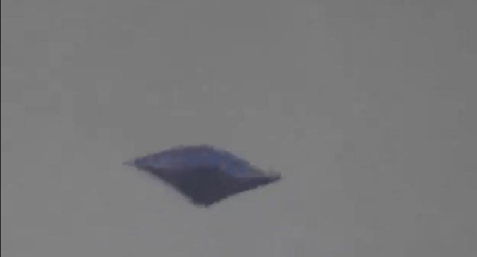 СМИ: в небе над Бразилией очевидцы увидели фиолетовый НЛО